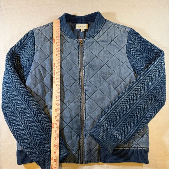 Cloth & Stone Chambray Quilted Denim Blue Jacket with Knit Sweater Sleeves - Picture 7 of 10